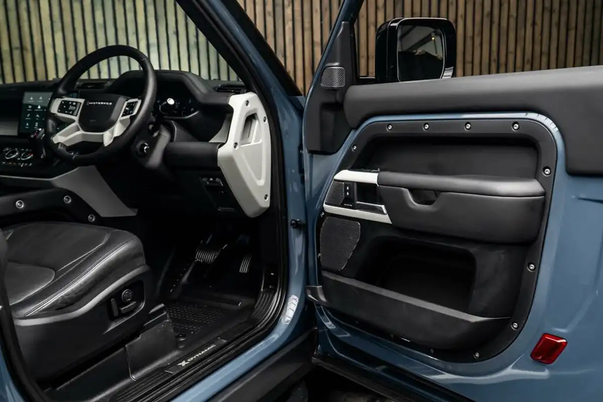 2023-land-rover-90-defender-30-d250-x-dynamic-hse-big-30