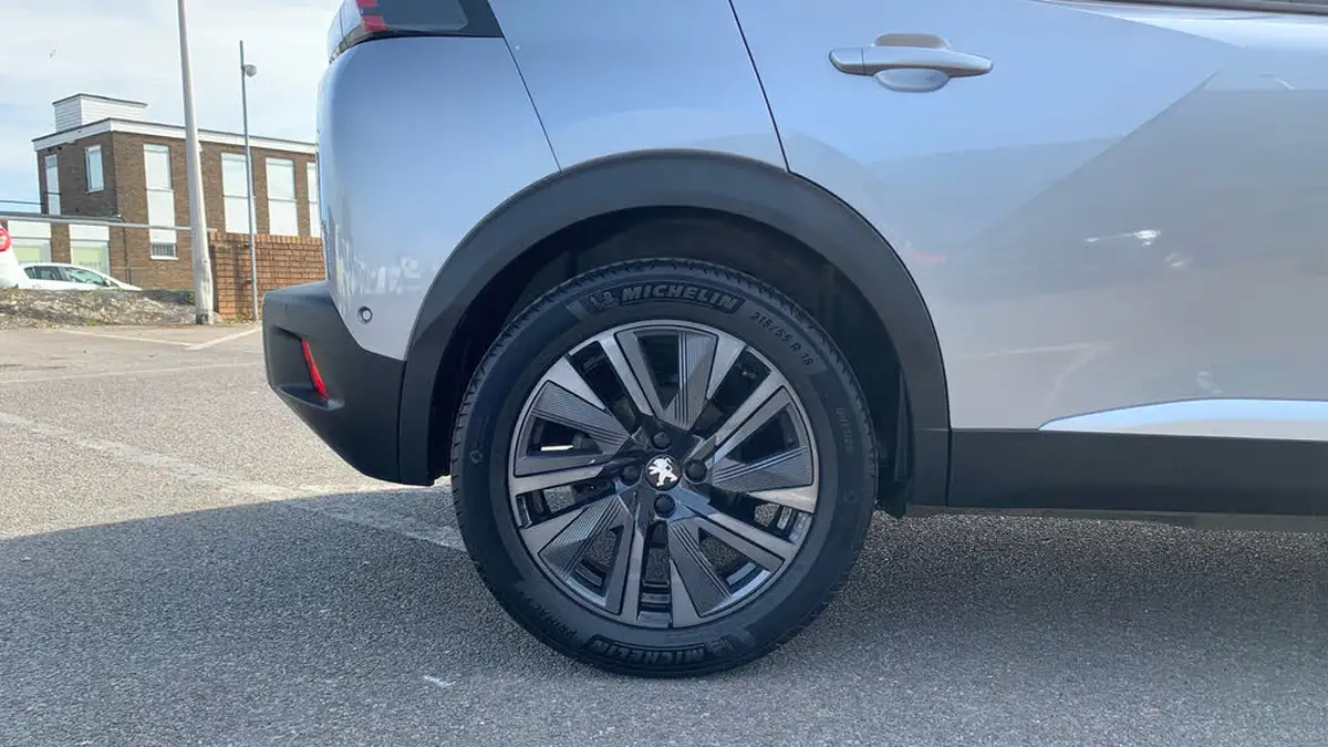 2022-peugeot-2008-suv-e-gt-premium-big-15