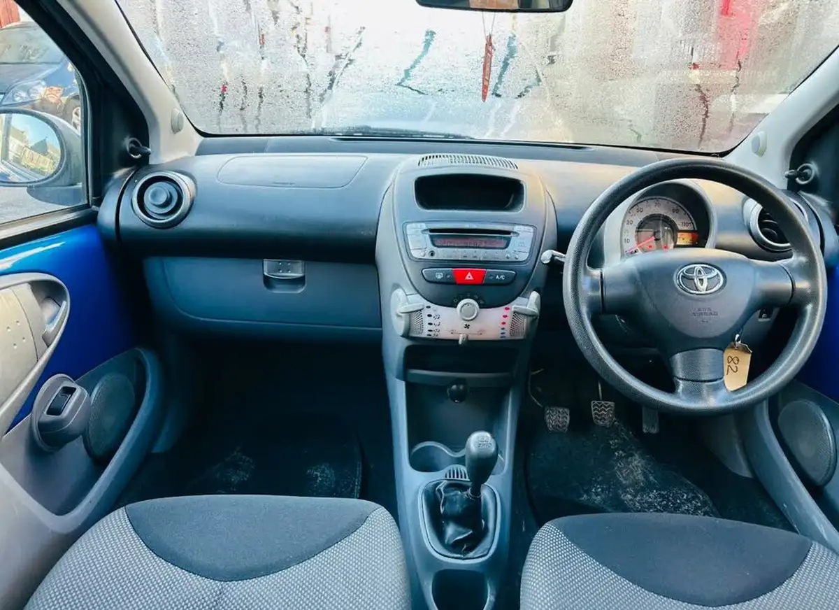 2010-toyota-aygo-10-aygo-blue-vvt-i-5d-big-3