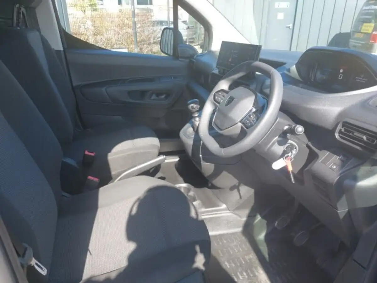 2024-peugeot-partner-15-bluehdi-professional-100pseu6d-big-11