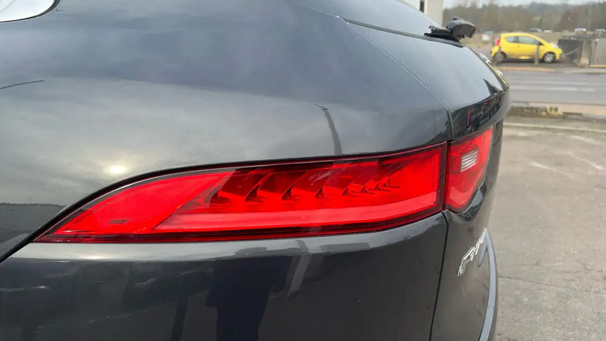 2017-jaguar-f-pace-30td-portfolio-big-25