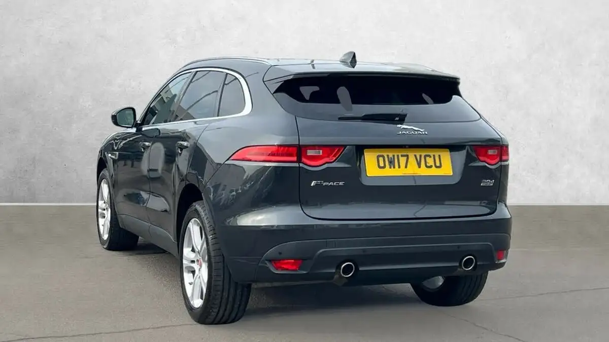2017-jaguar-f-pace-30td-portfolio-big-1