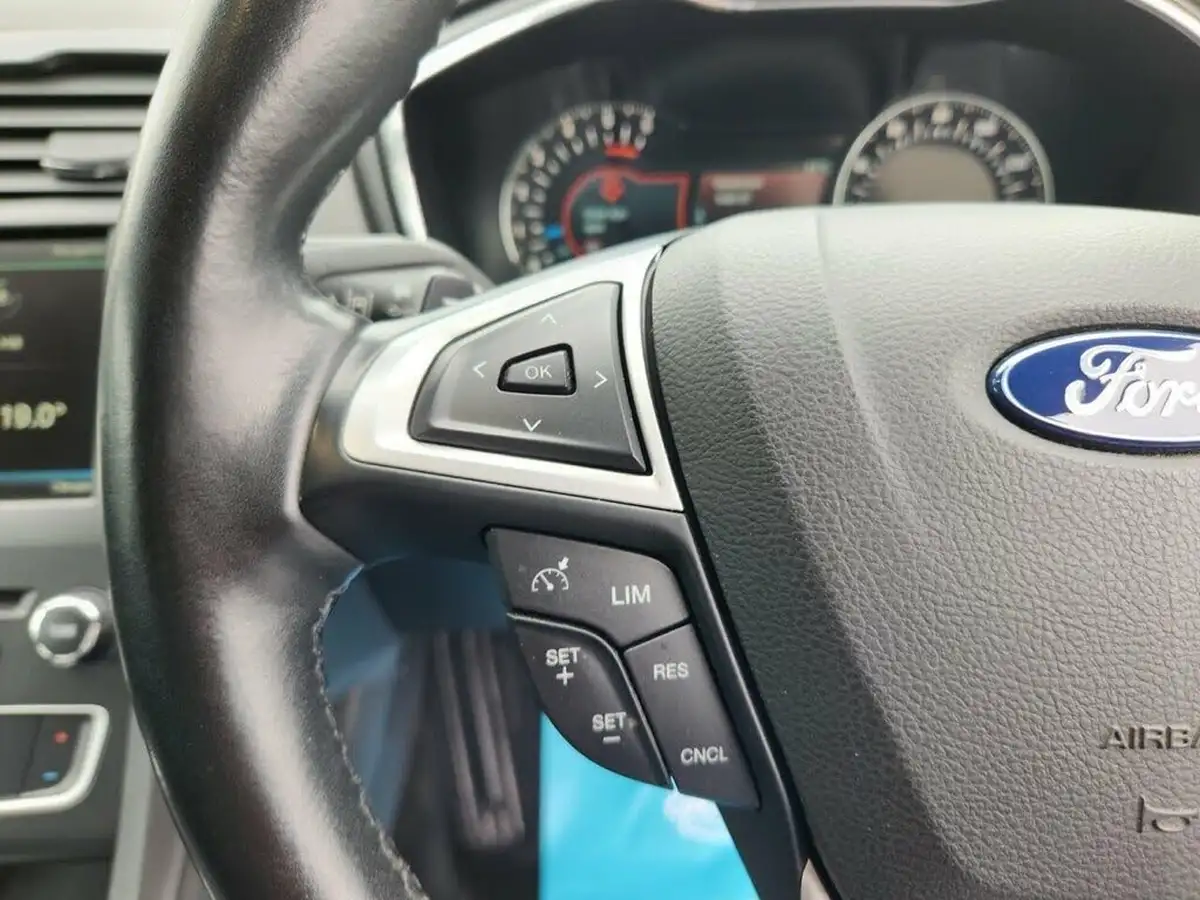 2016-ford-mondeo-big-23