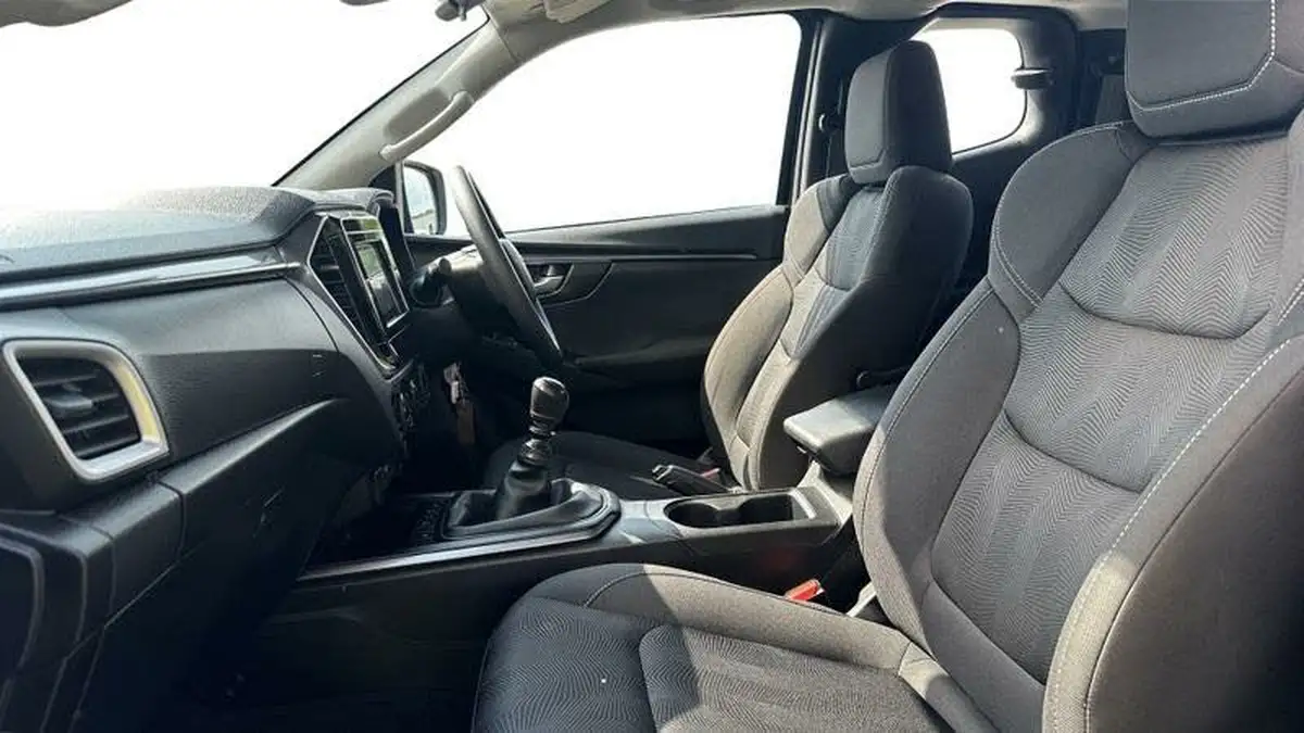 2023-isuzu-d-max-19td-dl20-extended-big-2