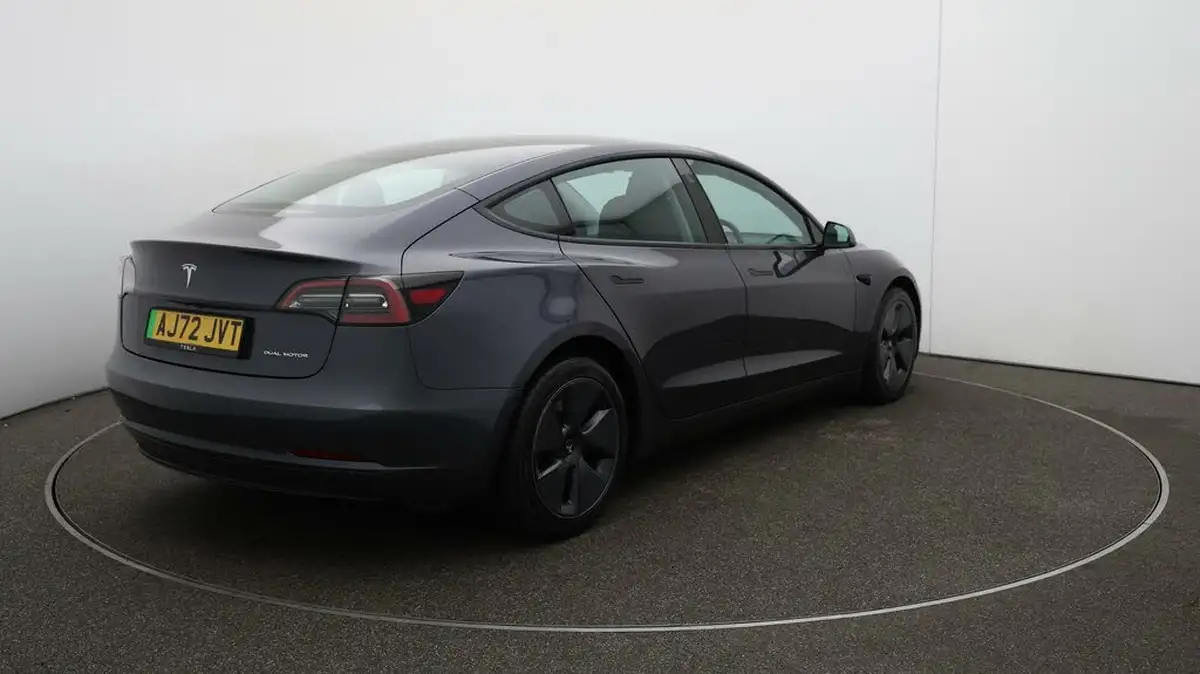 2022-tesla-model-3-e-long-range-big-52