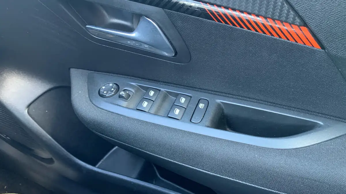 2023-peugeot-208-12-puretech-active-premium-big-21