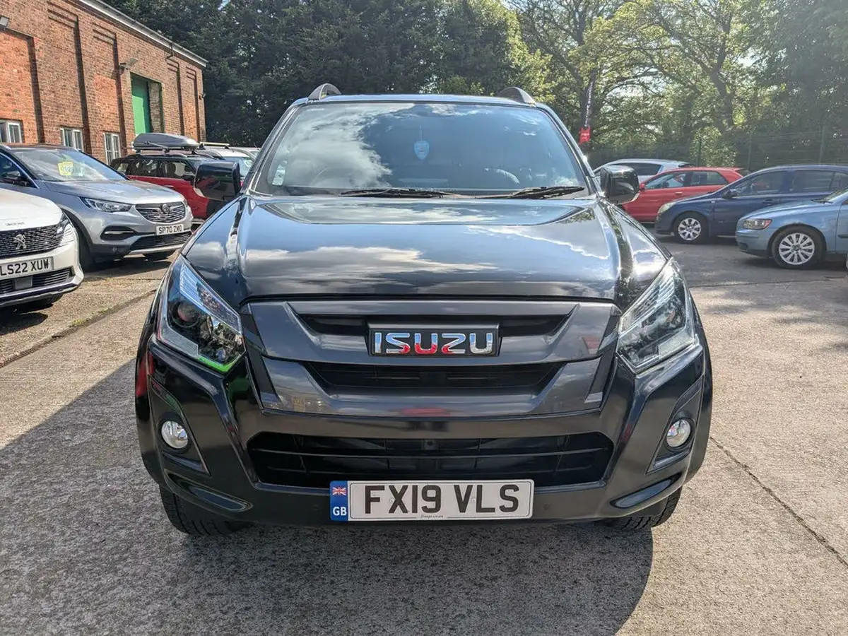 2019-isuzu-d-max-19td-blade-auto-big-4