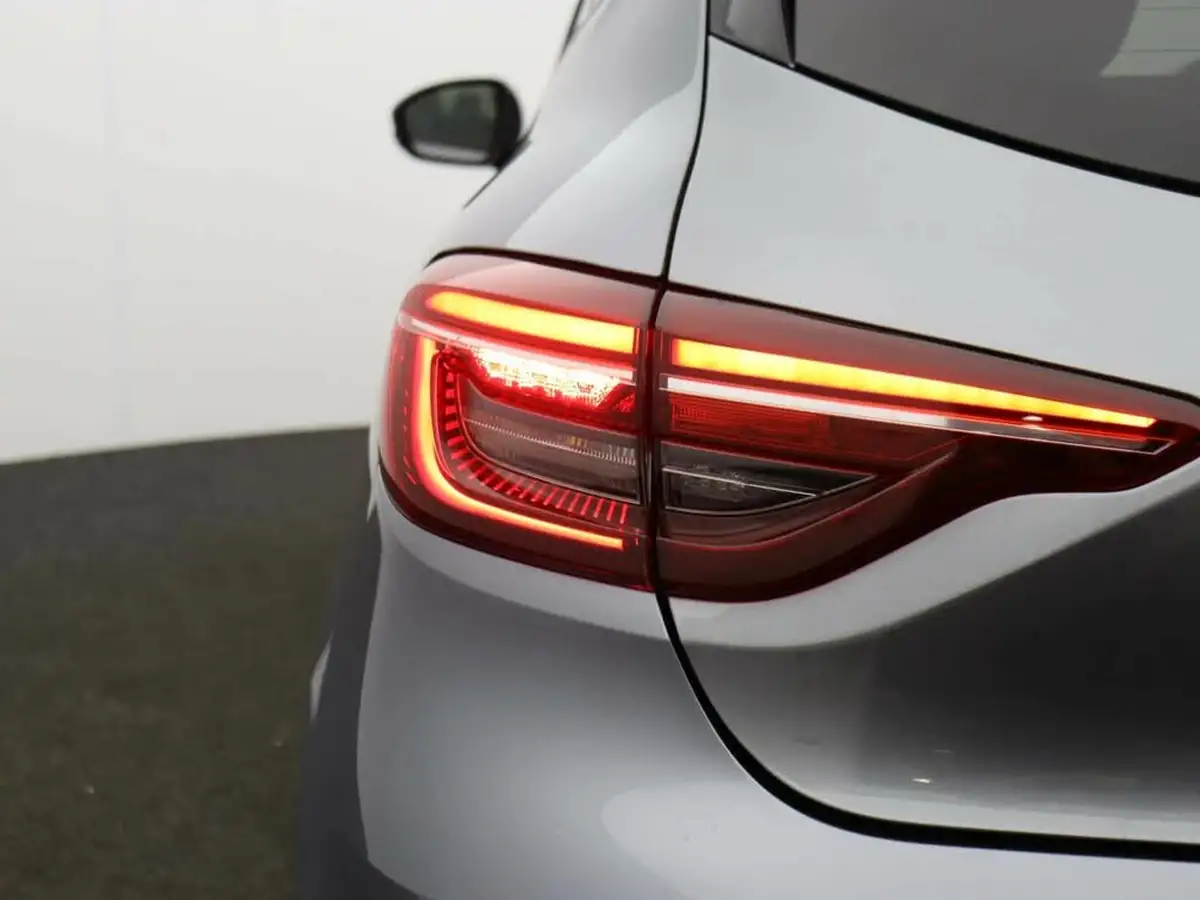 2023-renault-clio-16-engineered-big-50