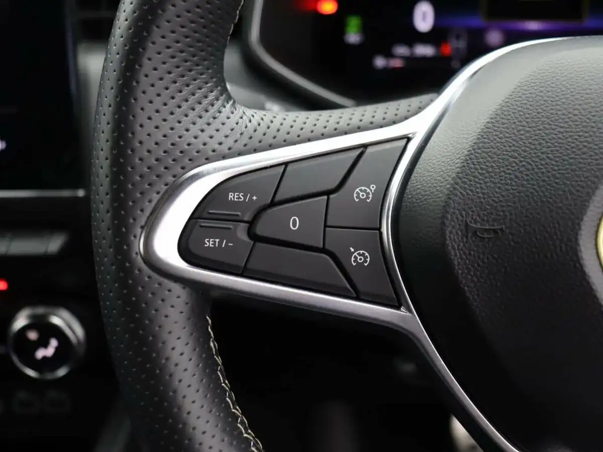 2023-renault-clio-16-engineered-big-26