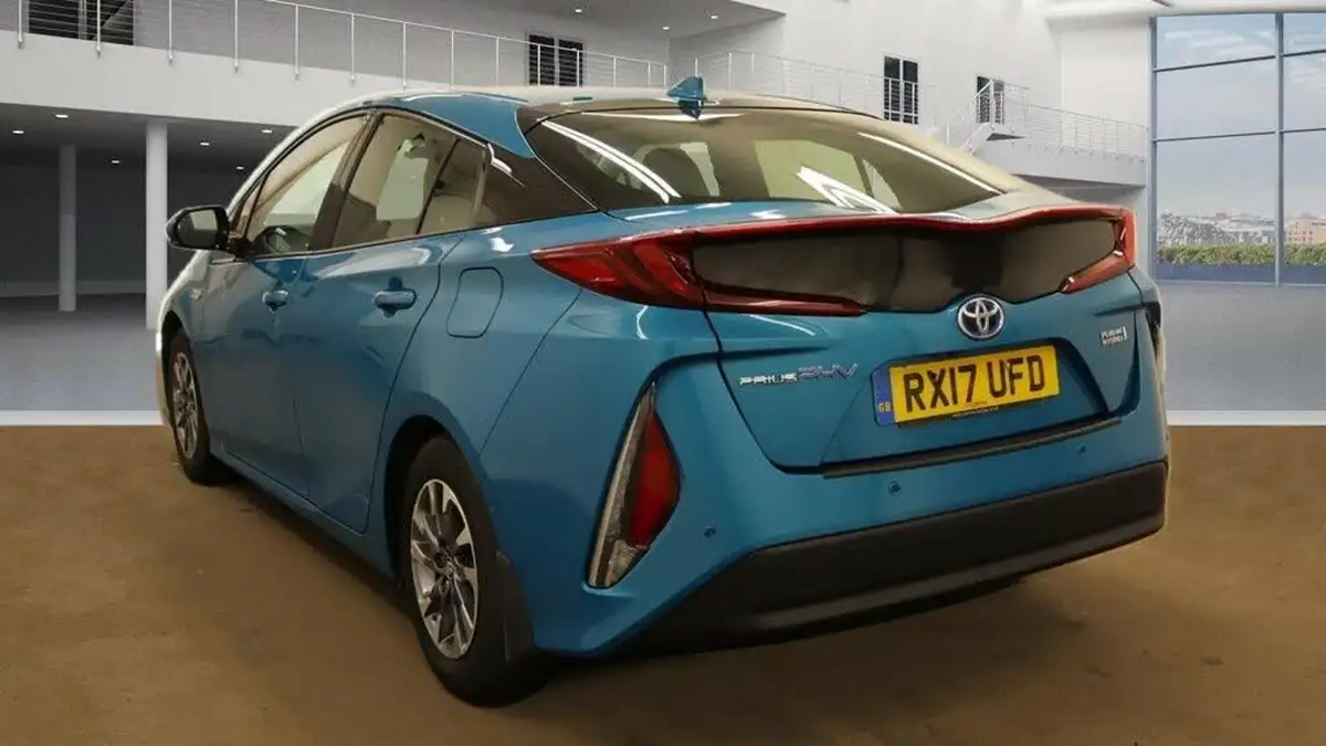 2017-toyota-prius-18-vvt-i-excel-plug-in-big-4