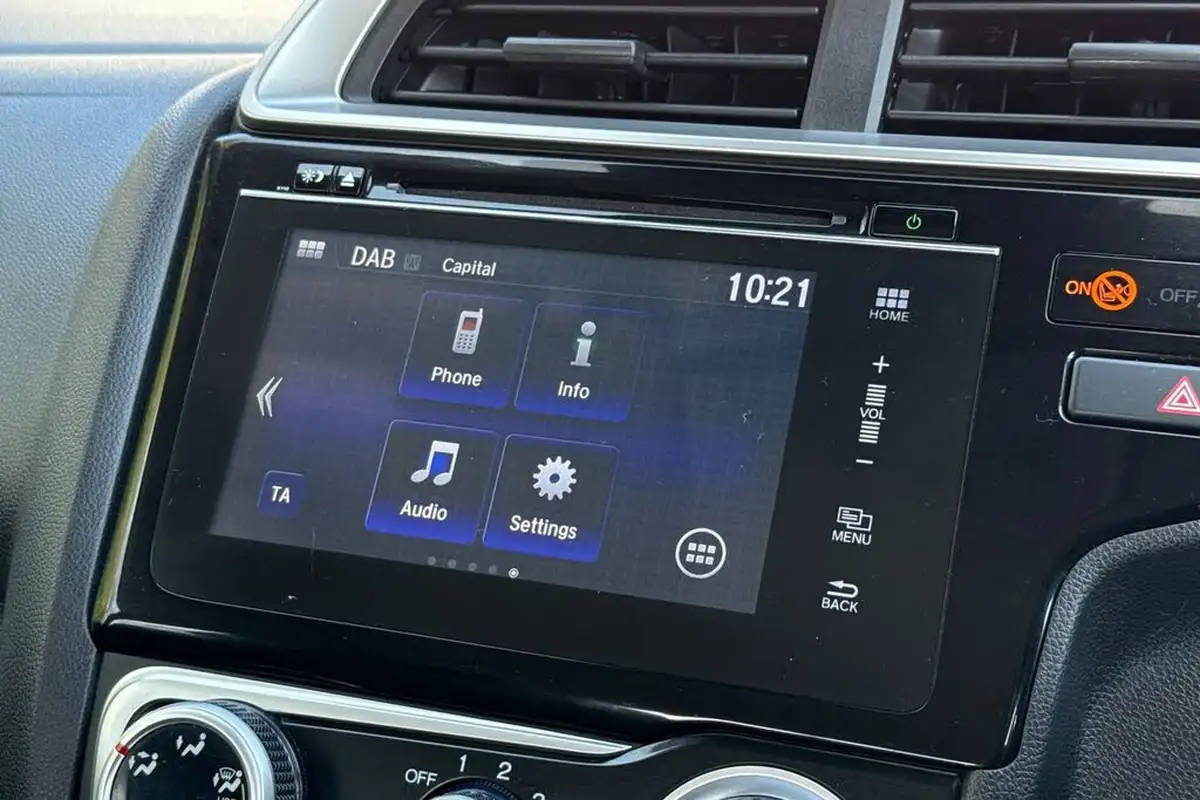 2019-honda-jazz-13-i-vtec-se-cvt-big-18