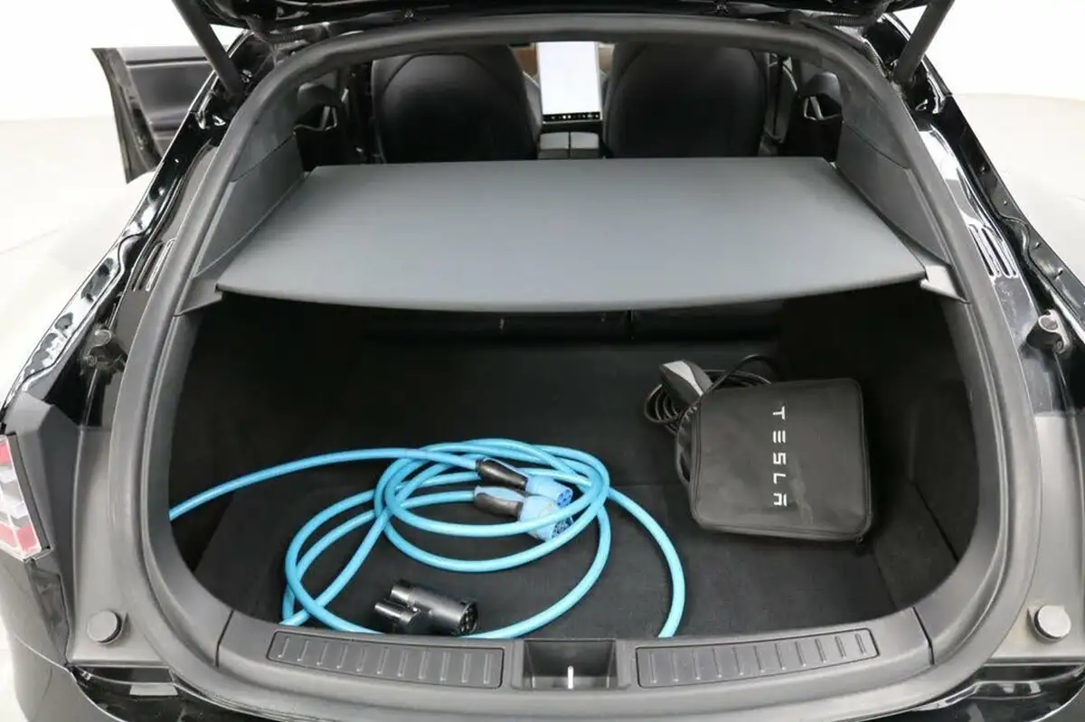 2020-tesla-model-s-e-long-range-big-10
