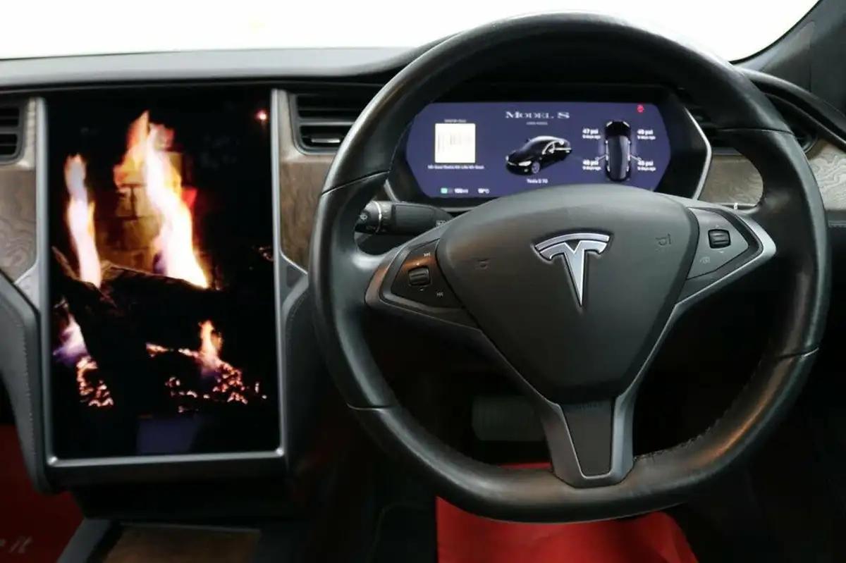 2020-tesla-model-s-e-long-range-big-34