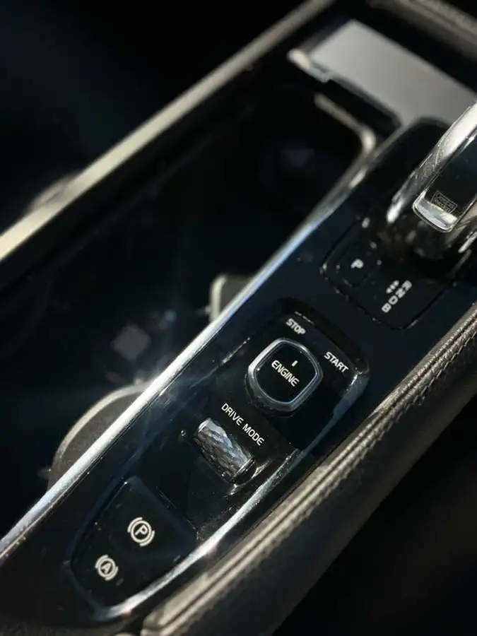 2017-volvo-xc90-20-t8-momentum-momentum-hybrid-auto-big-45