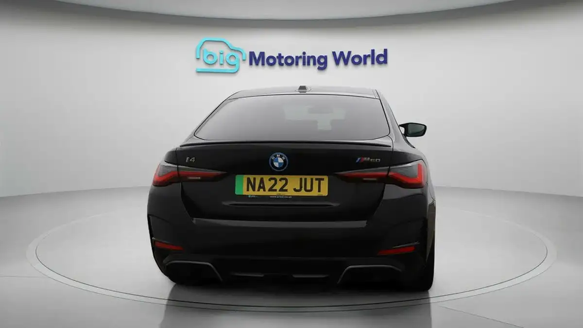 2022-bmw-i4-e-m50-big-6