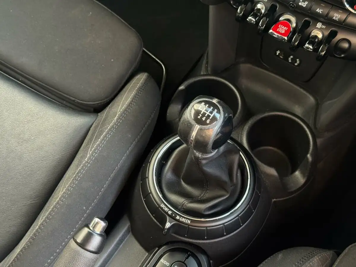 2015-mini-cooper-15-cooper-5d-big-21