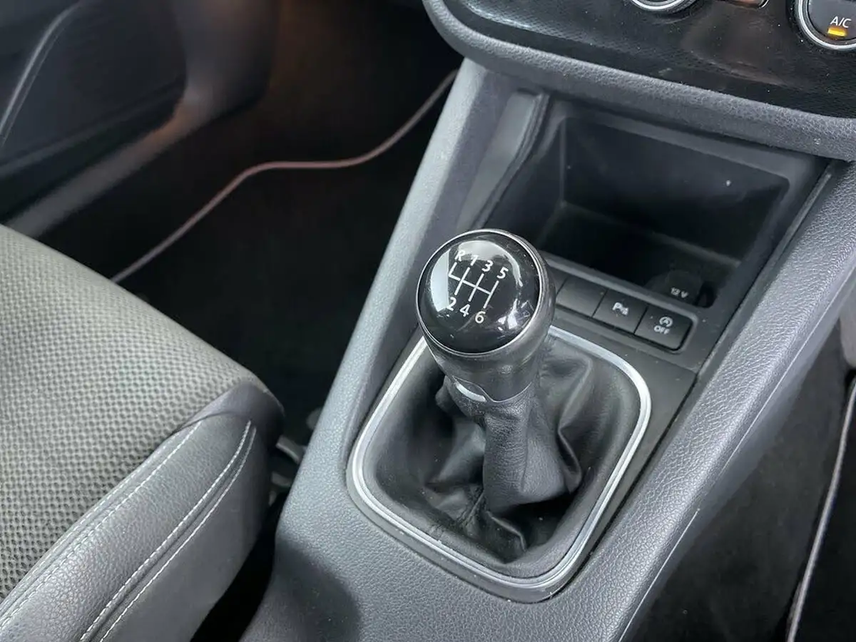 2015-volkswagen-scirocco-14-tsi-gt-big-42