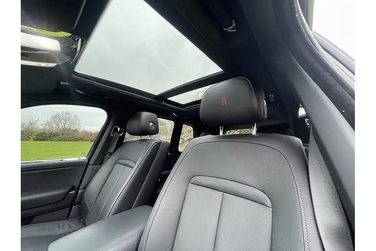 2023-rolls-royce-cullinan-675-black-badge-big-24