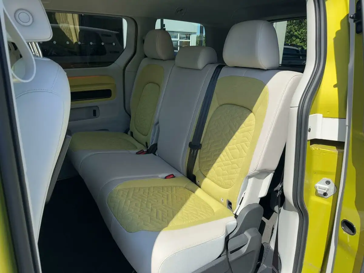 2023-volkswagen-idbuzz-e-style-standard-big-14