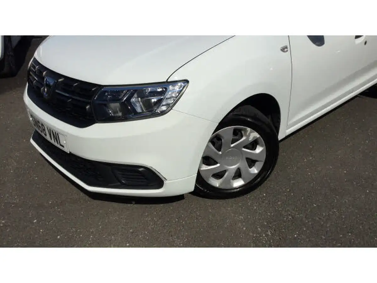 2018-dacia-sandero-10-sce-essential-big-35