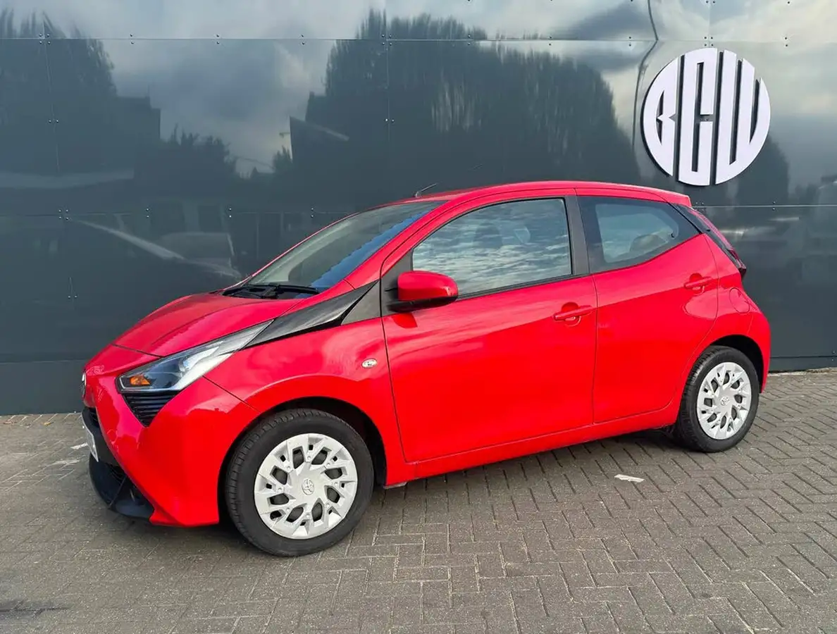 2020-toyota-aygo-10-vvt-i-x-play-big-1