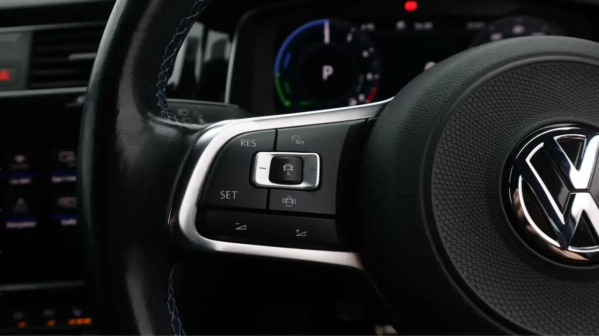 2020-volkswagen-golf-14-tsi-gte-advance-big-26