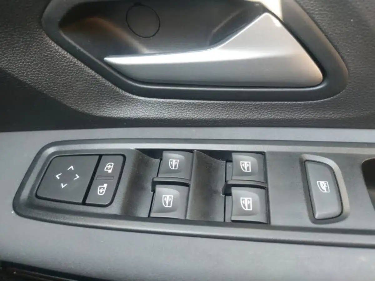 2024-dacia-sandero-stepway-10-tce-extreme-90bhp-big-16