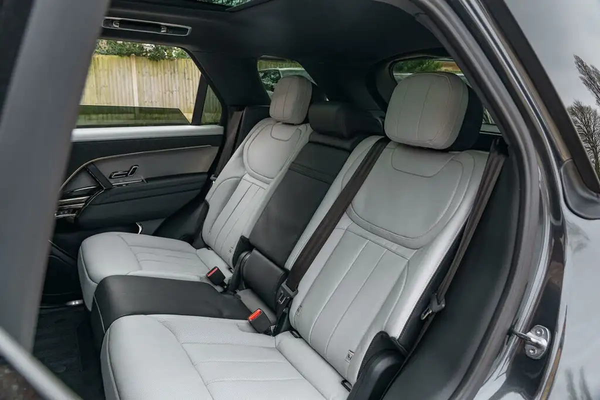 2023-land-rover-range-rover-sport-30-d300-dynamic-se-big-30