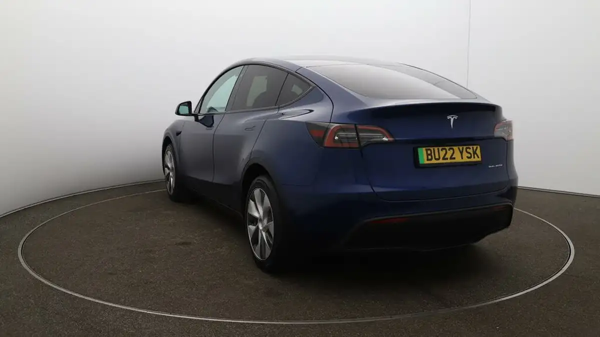 2022-tesla-model-y-e-long-range-big-59