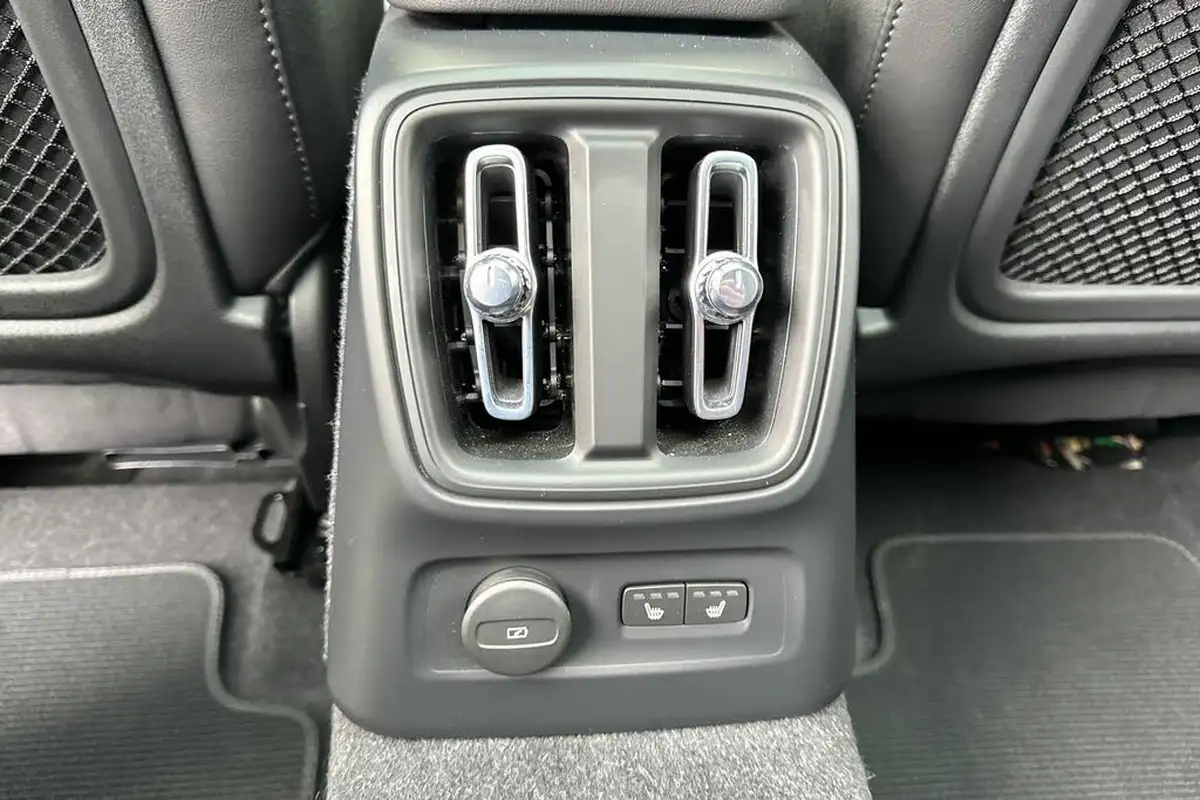 2021-volvo-xc40-15-t5-r-design-262bhp-big-35