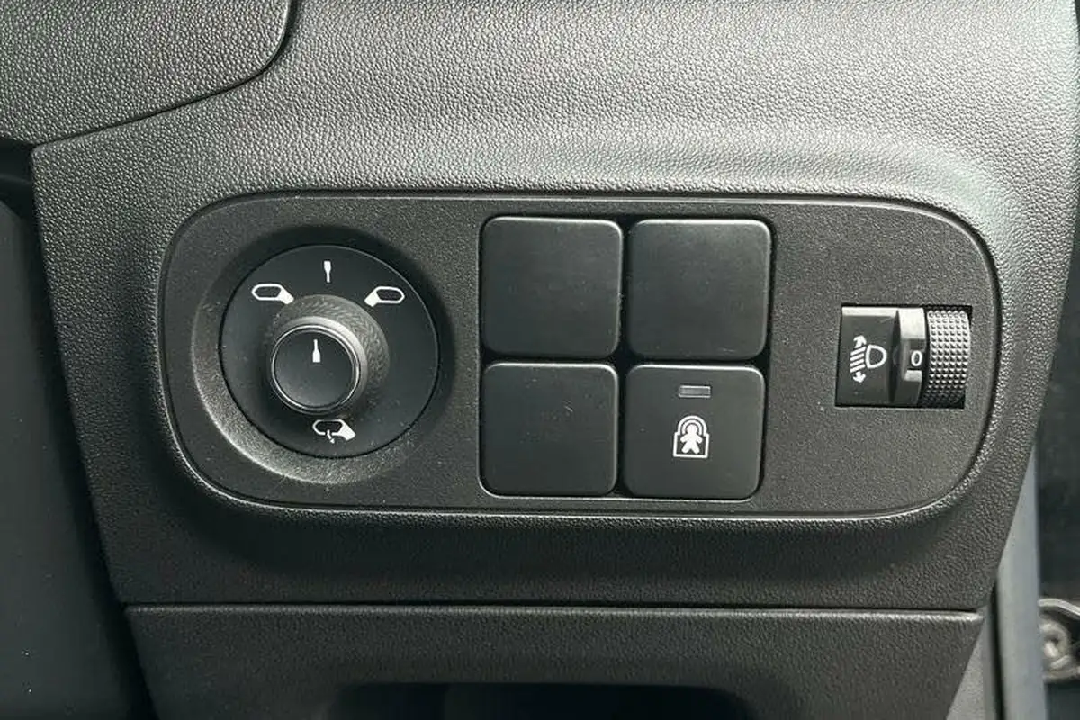 2021-citroen-c3-12-puretech-flair-83ps-big-29