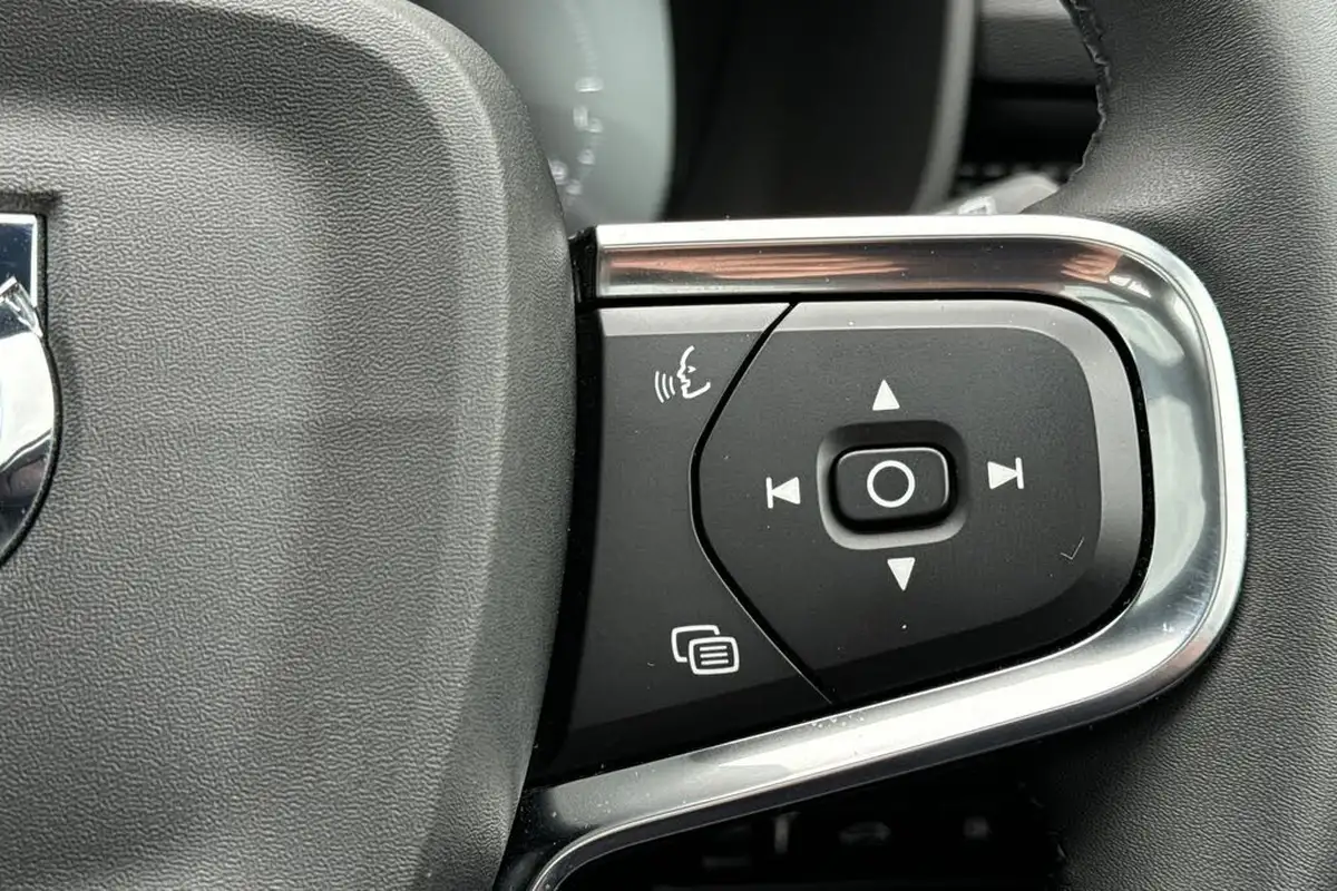 2021-volvo-xc40-15-t5-r-design-262bhp-big-11