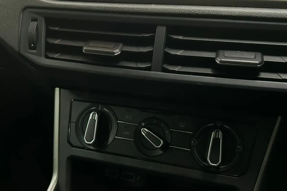 2020-volkswagen-polo-10-match-big-17