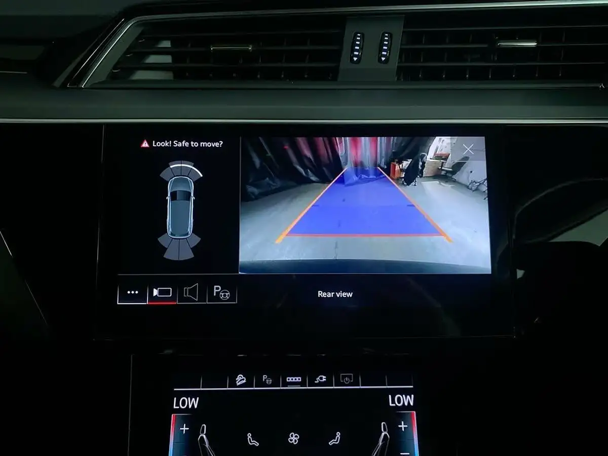 2022-audi-e-tron-55e-technik-station-wagon-big-23