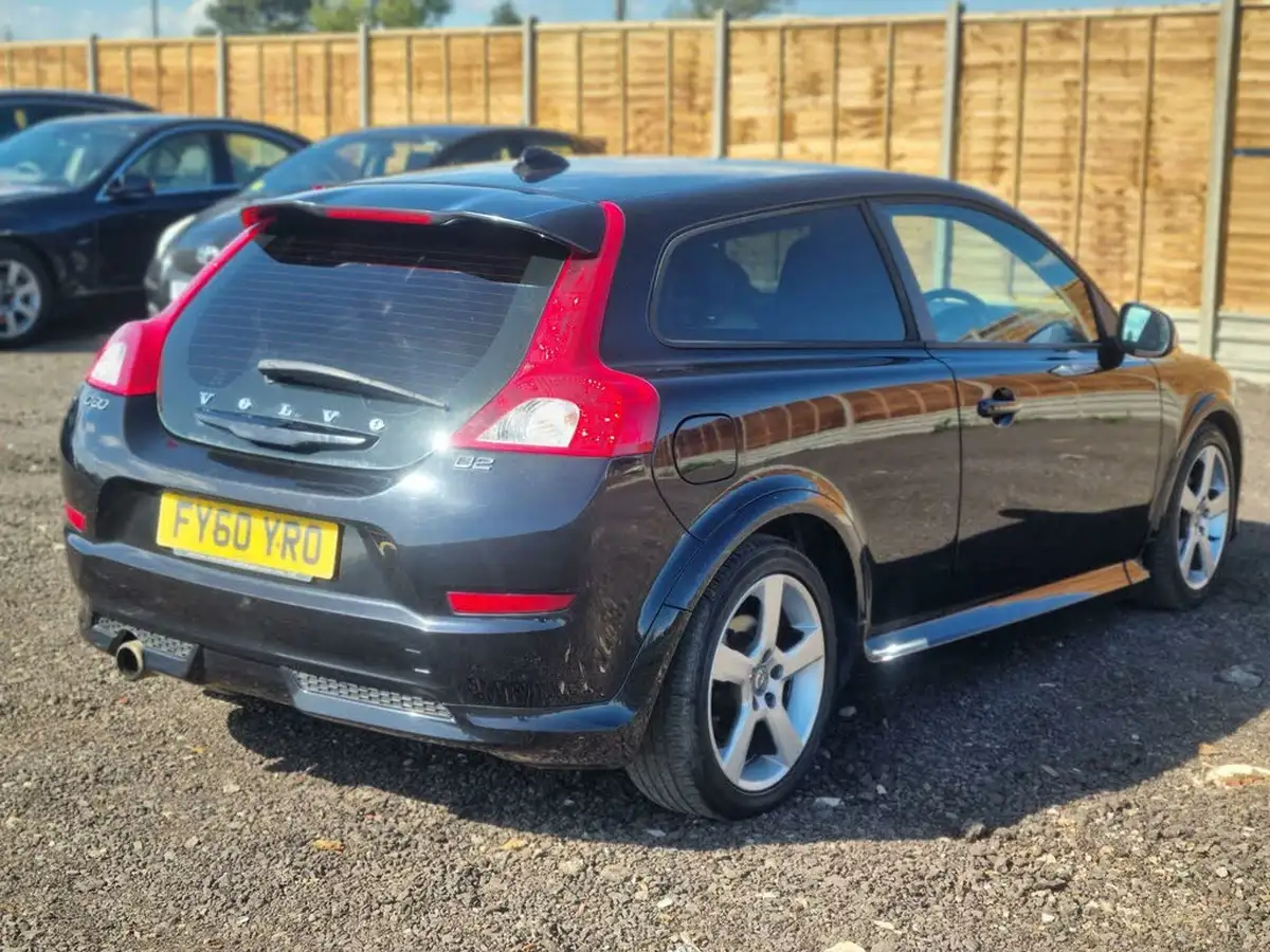 2010-volvo-c30-16td-r-design-big-5