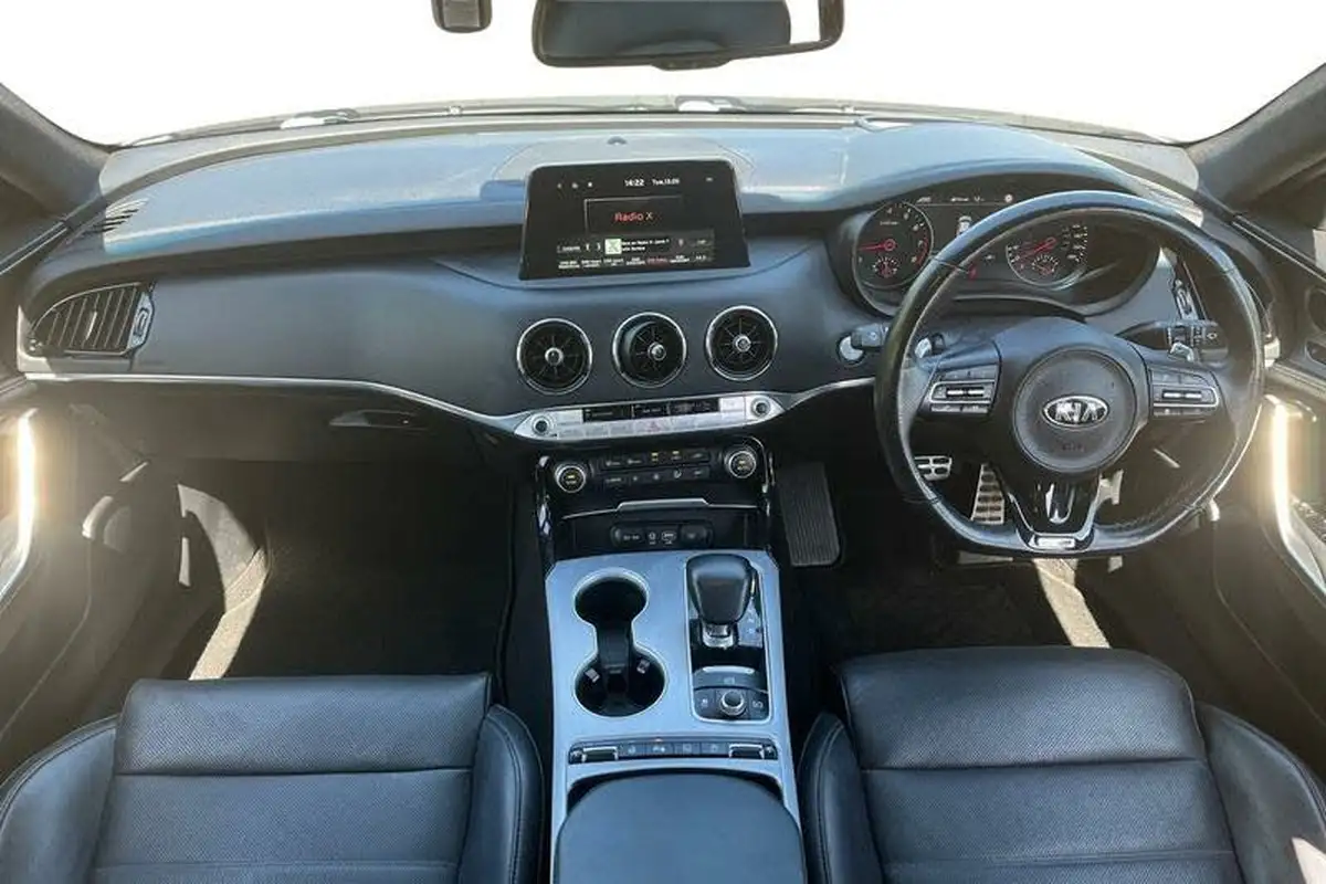2019-kia-stinger-20-t-gdi-gt-line-244bhp-big-9
