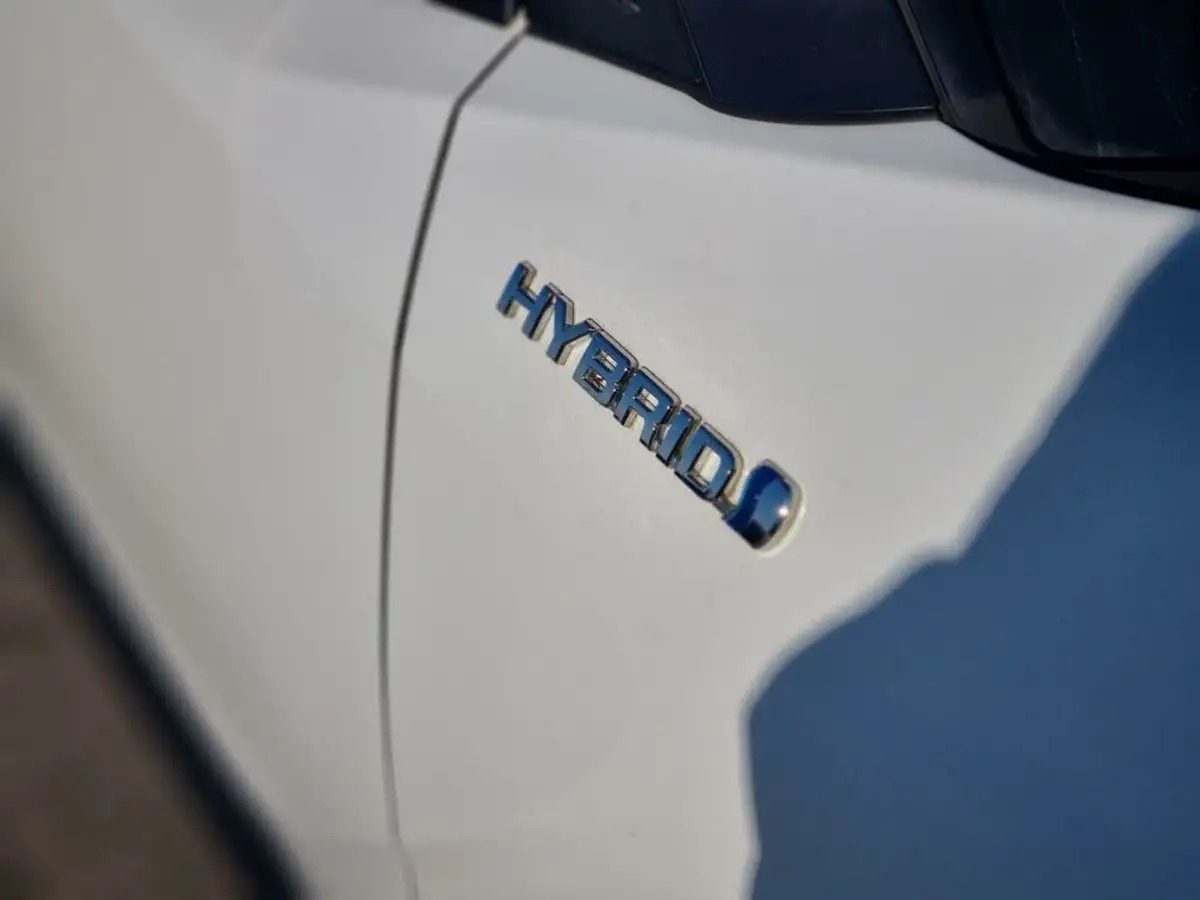 2020-toyota-c-hr-18-vvt-i-design-big-2