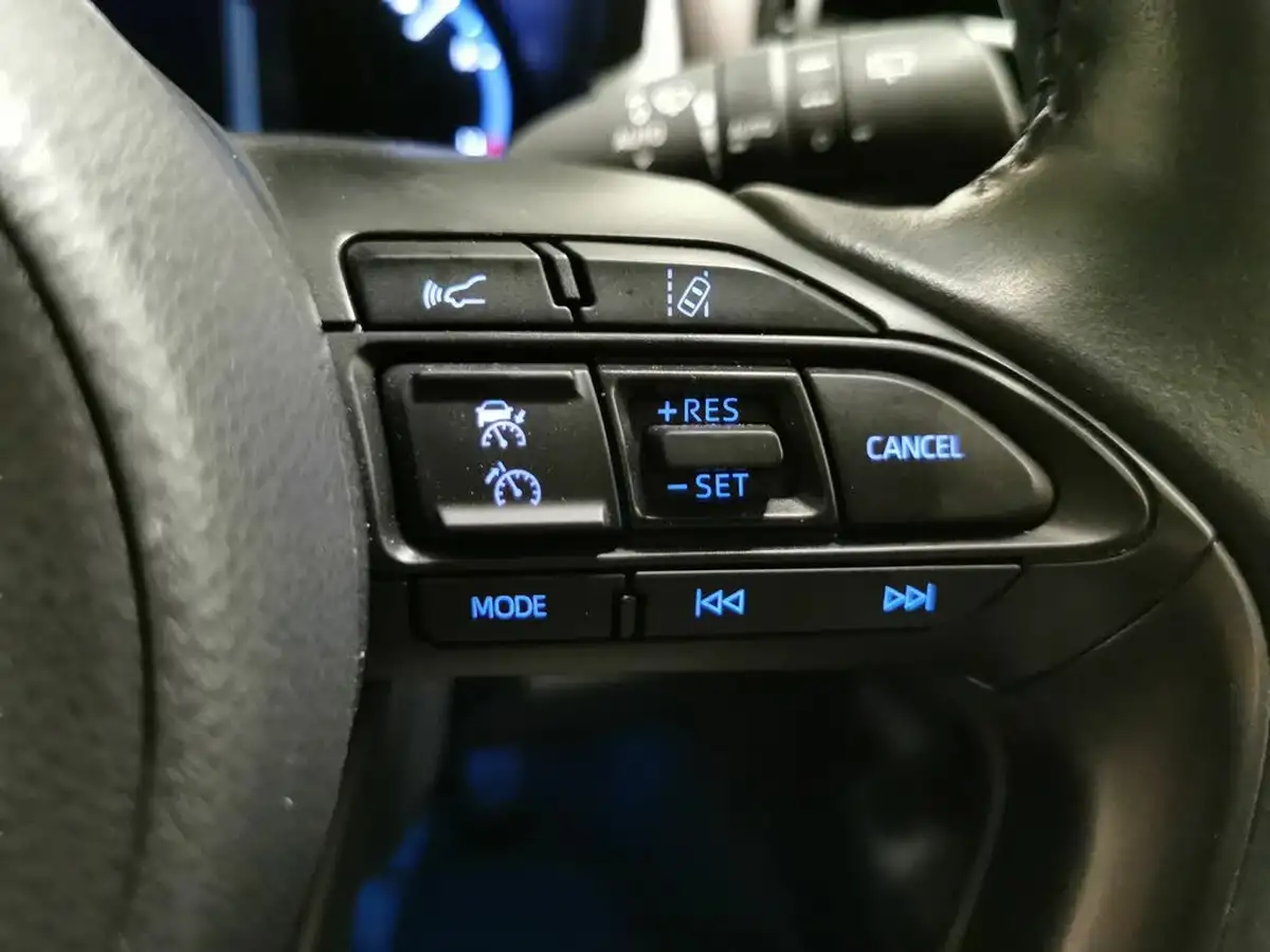 2023-toyota-yaris-cross-15-vvt-i-excel-awd-i-big-26