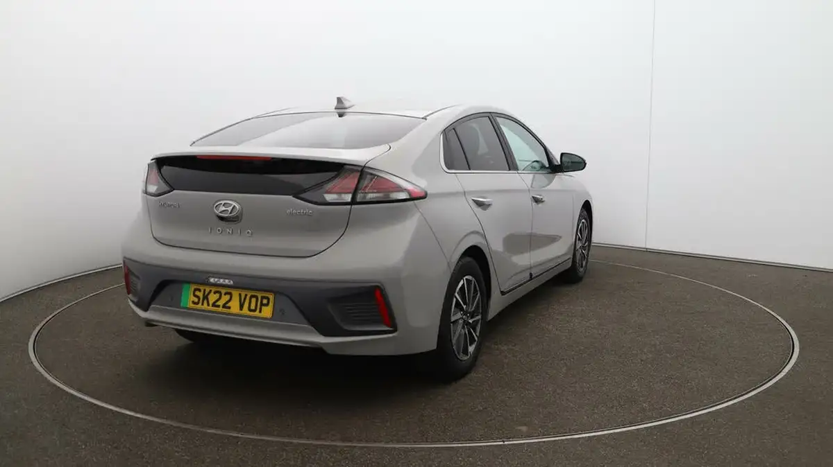 2022-hyundai-ioniq-e-premium-se-electric-big-57