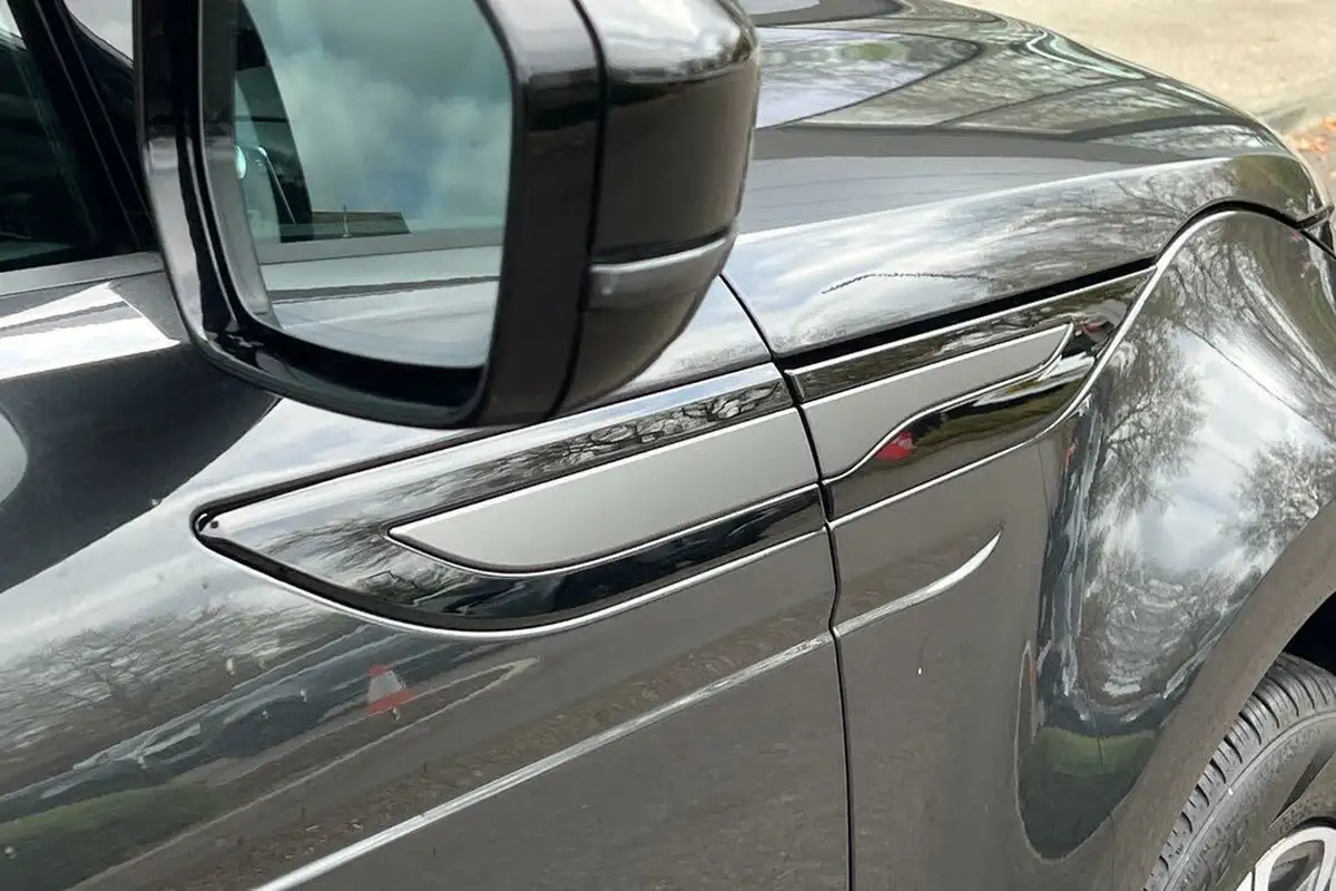 2024-land-rover-range-rover-evoque-15-p300e-s-big-8