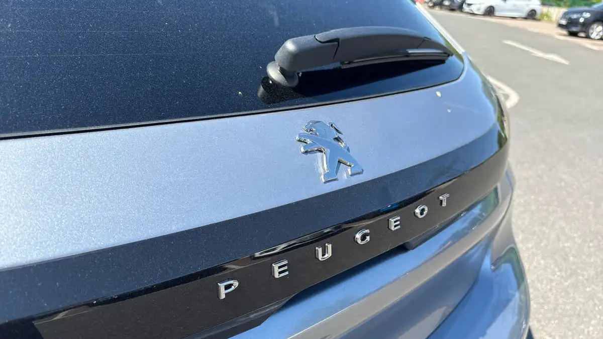 2023-peugeot-208-12-puretech-active-premium-100ps-eat8-big-25