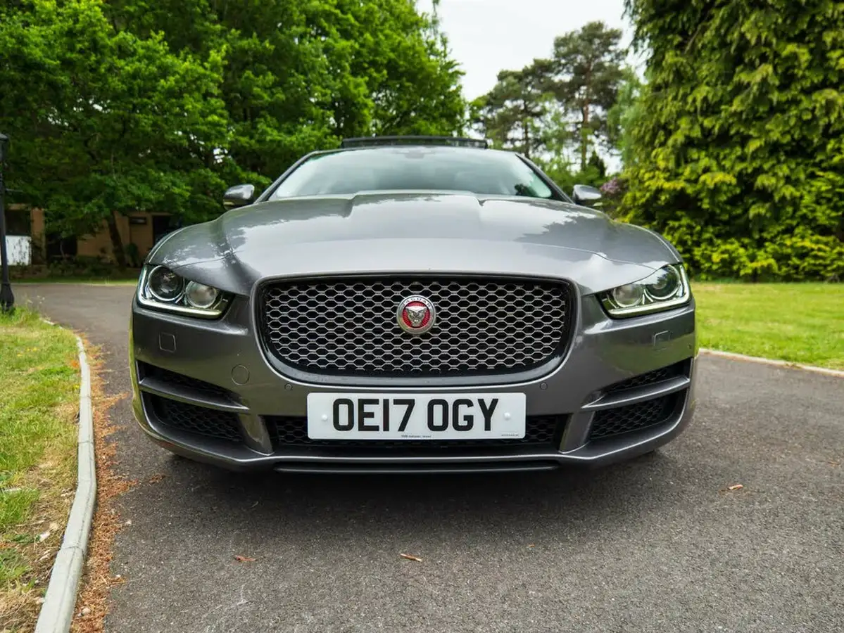 2017-jaguar-xe-20d-portfolio-180ps-awd-ss-1999cc-auto-big-22