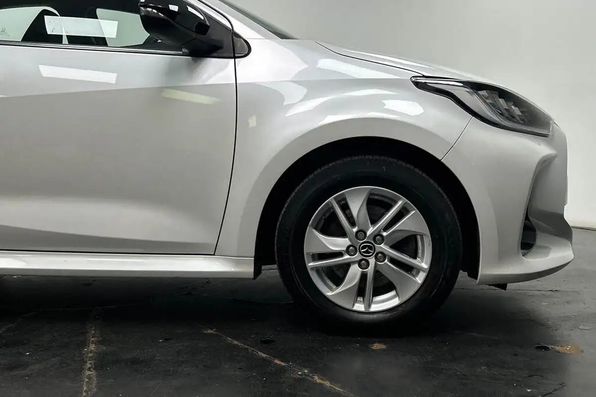 2022-mazda-mazda2-15-agile-big-14