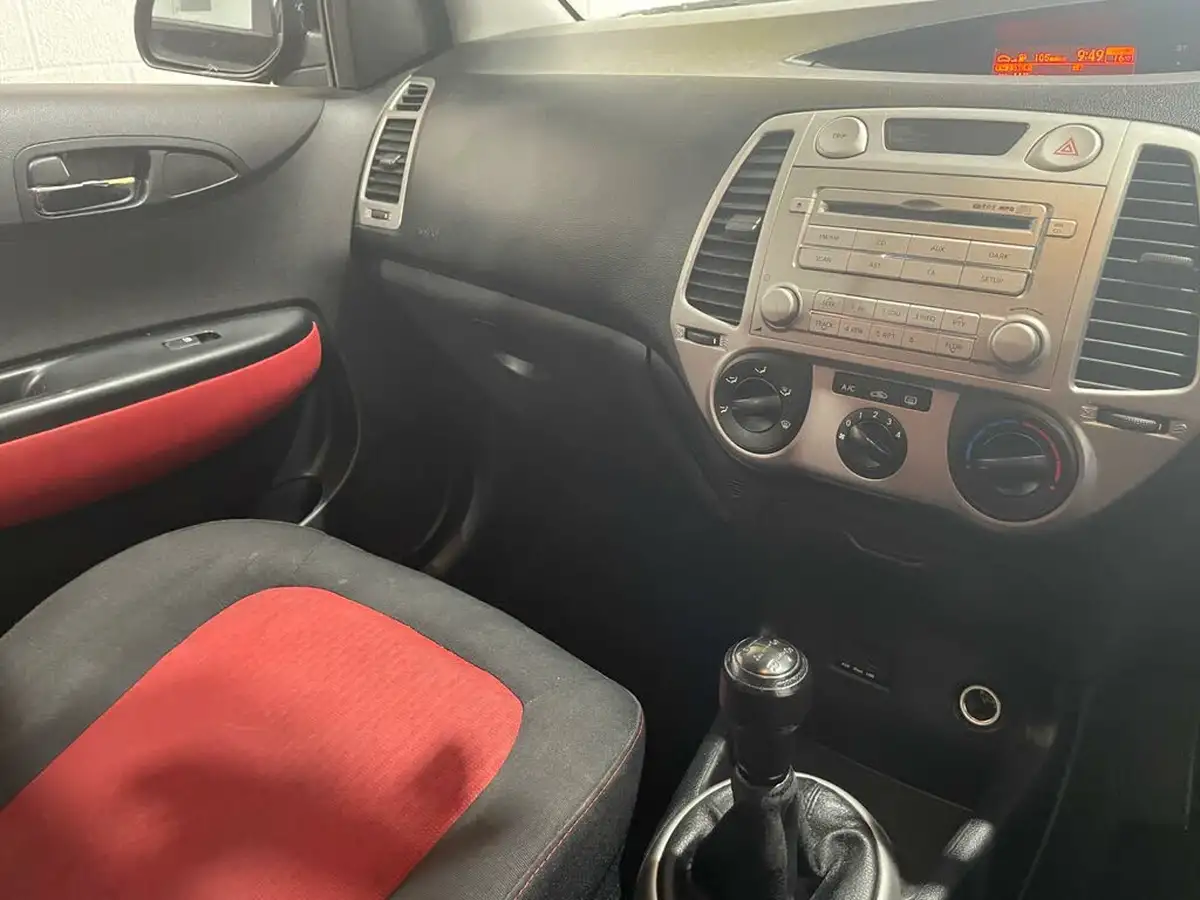 2010-hyundai-i20-12-comfort-5d-big-43