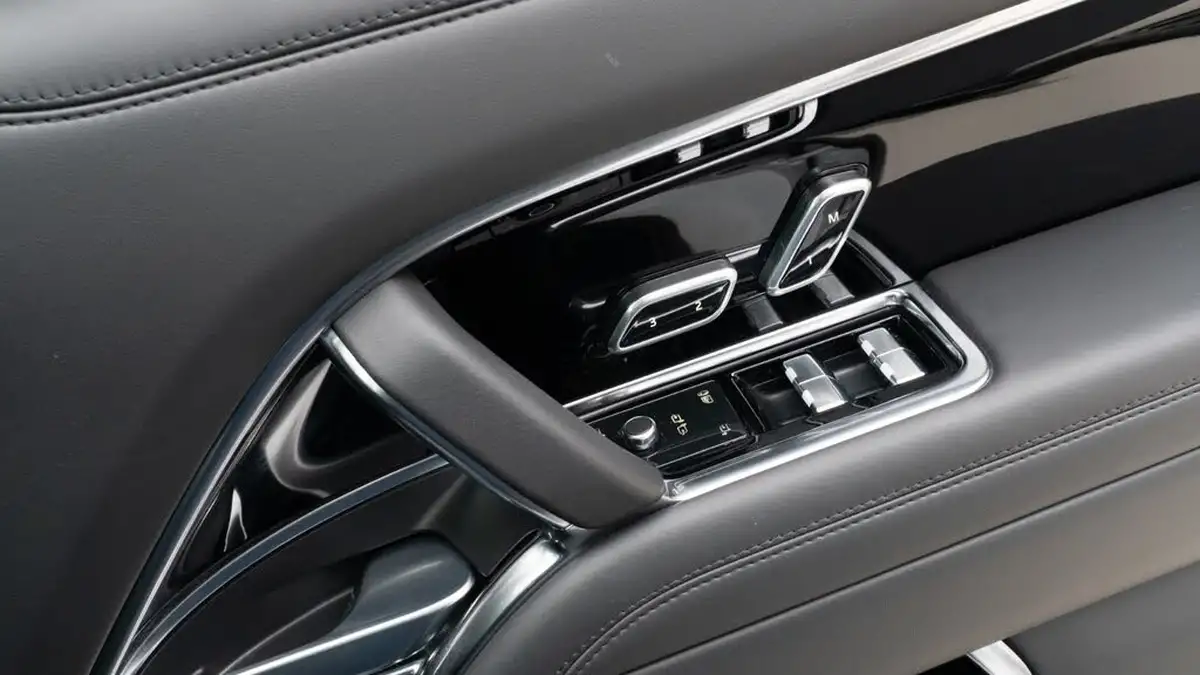 2024-land-rover-range-rover-30-d350-hse-big-35