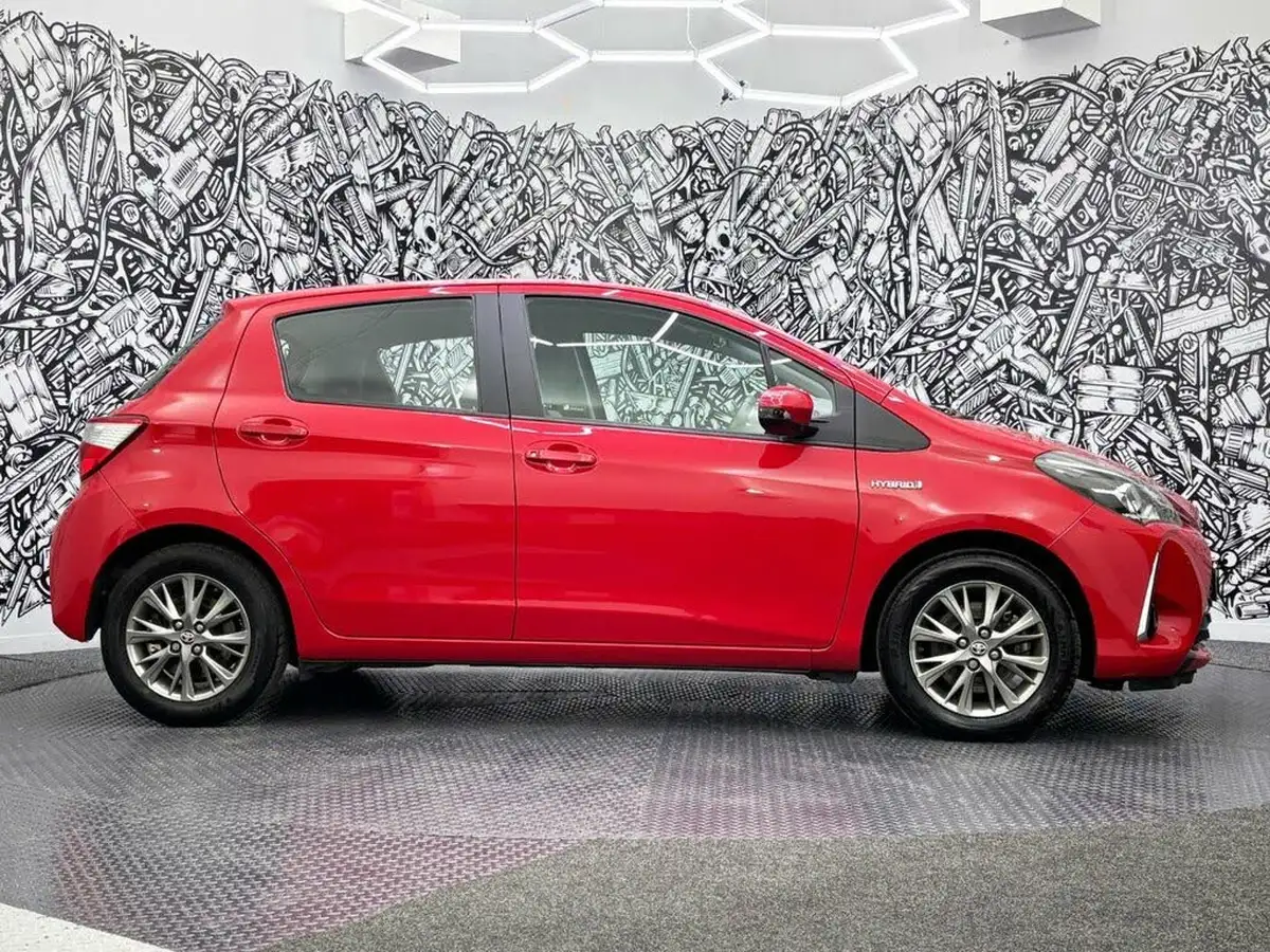 2019-toyota-yaris-15-vvt-i-icon-hybrid-big-11