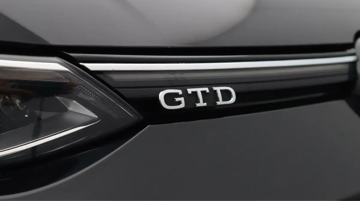 2021-volkswagen-golf-20tdi-gtd-big-23