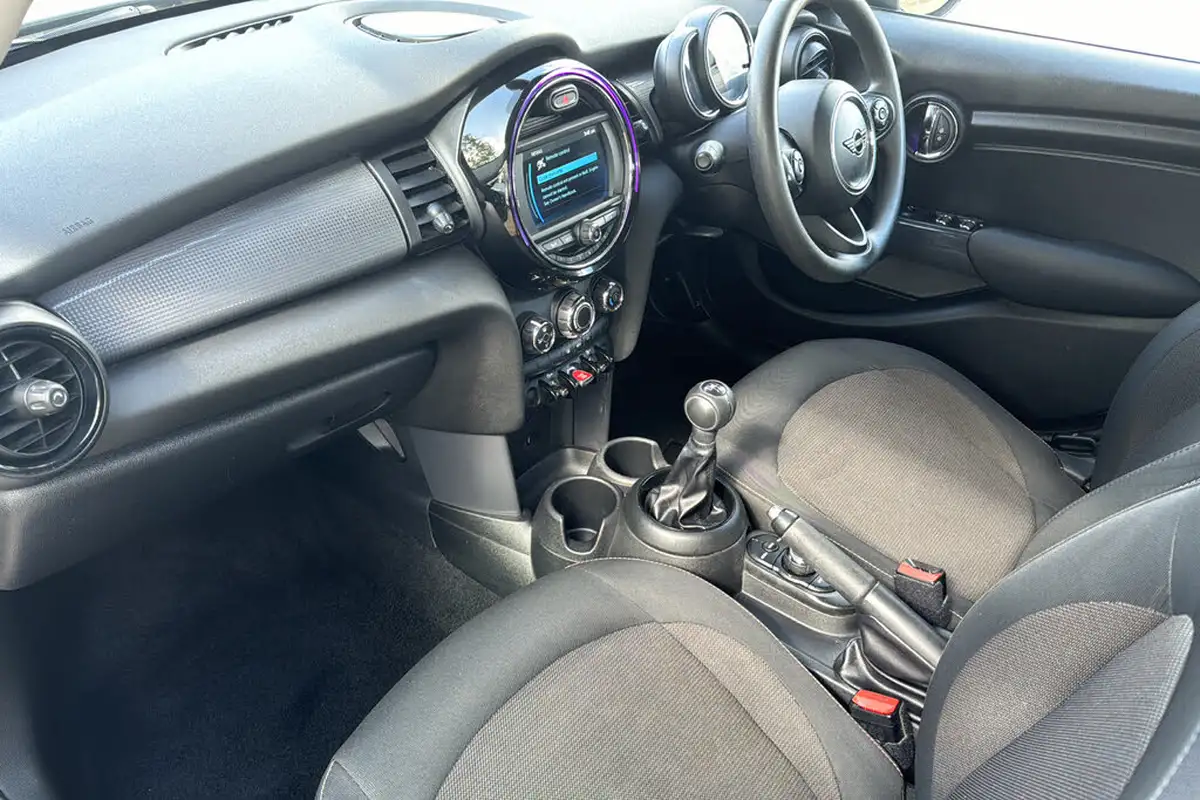 2019-mini-cooper-15-cooper-classic-hatchback-5d-big-9