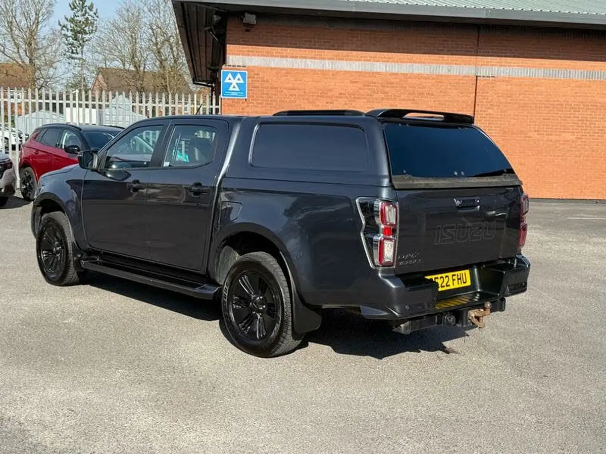 2022-isuzu-d-max-19td-v-cross-pickup-auto-big-7