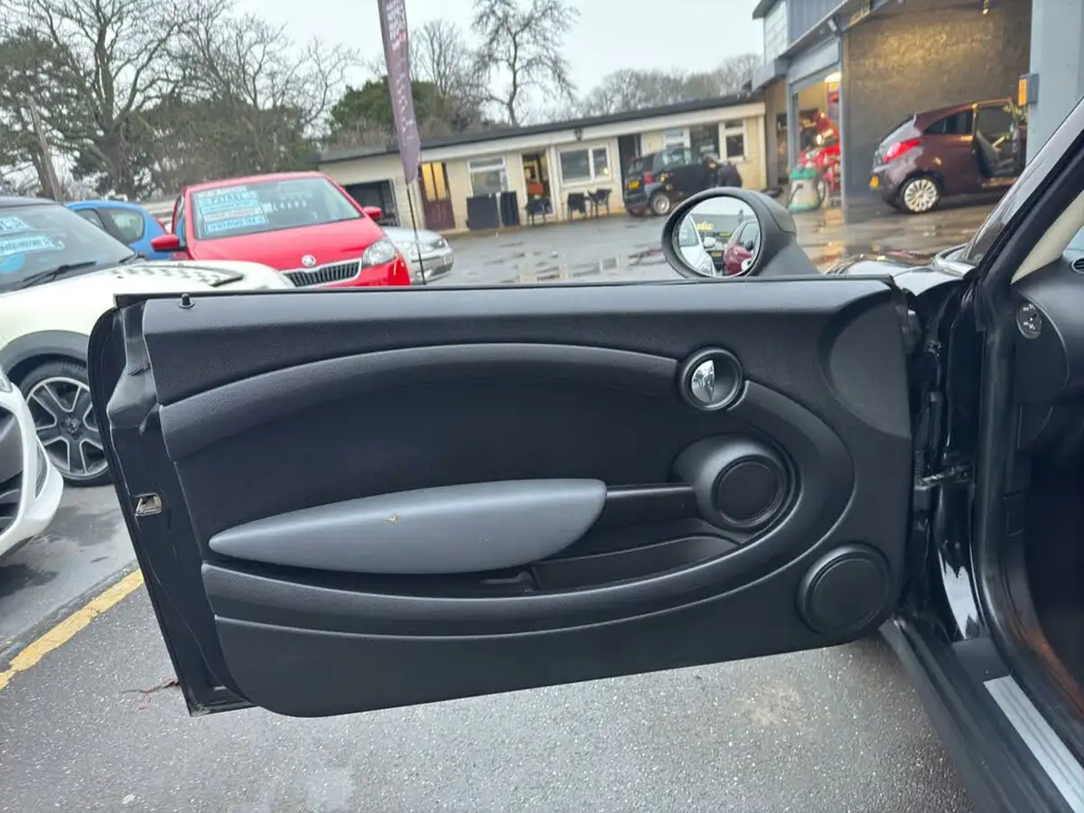 2011-mini-cooper-16-one-98bhp-hatchback-3d-big-35